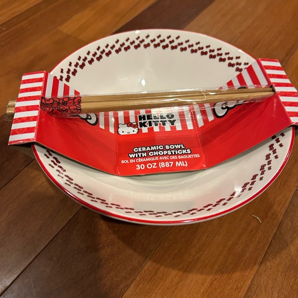Hello Kitty 30 oz ceramic bowl with chopsticks - Picture 2 of 4